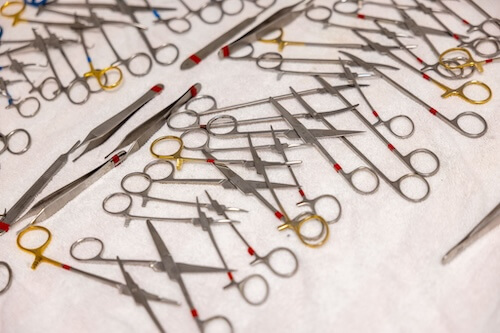 Surgical scissors